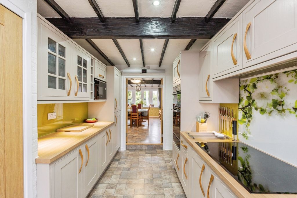 Property photo 2 of 21 Kitchen