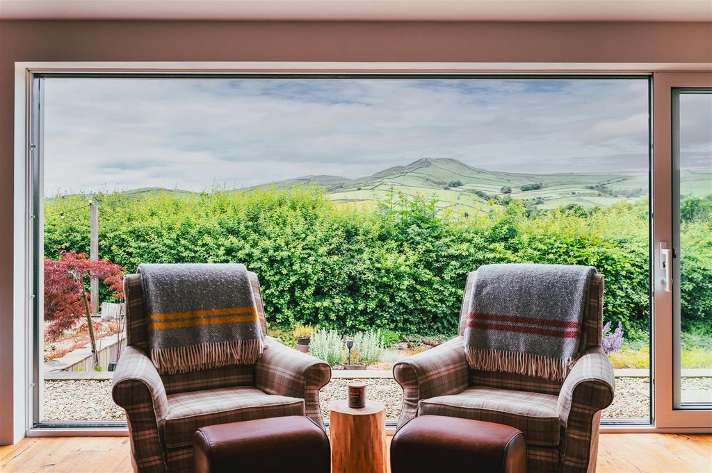 Property photo 1 of 61 Lounge