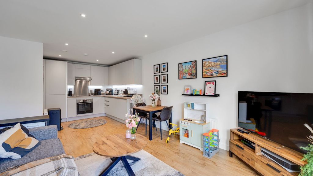 Property photo 3 of 15