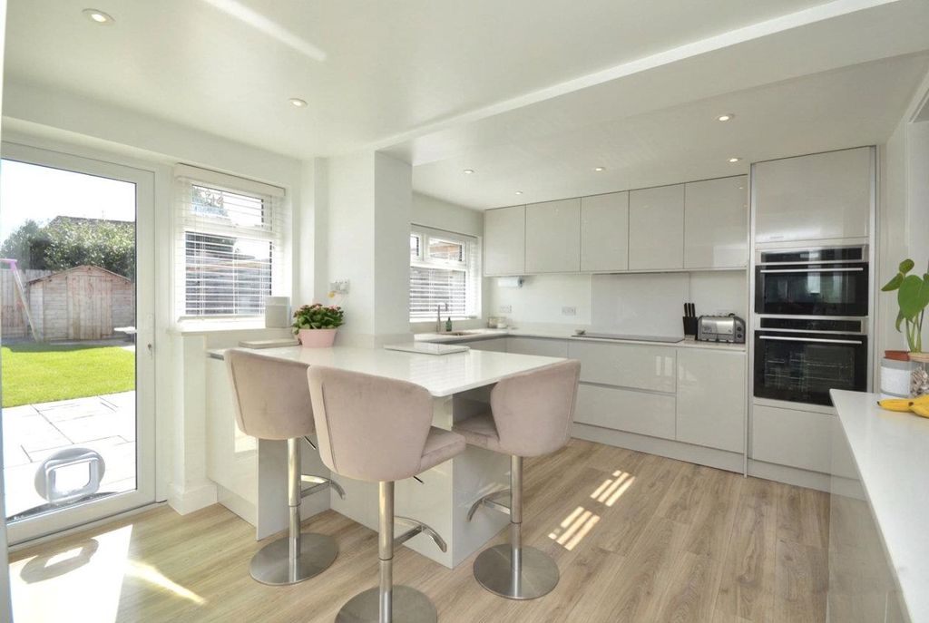 Property photo 2 of 19 Kitchen / Breakfast Room