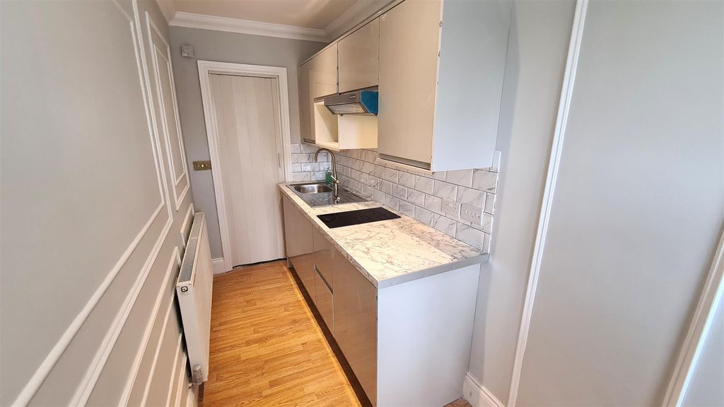 Property photo 2 of 6 Kitchen