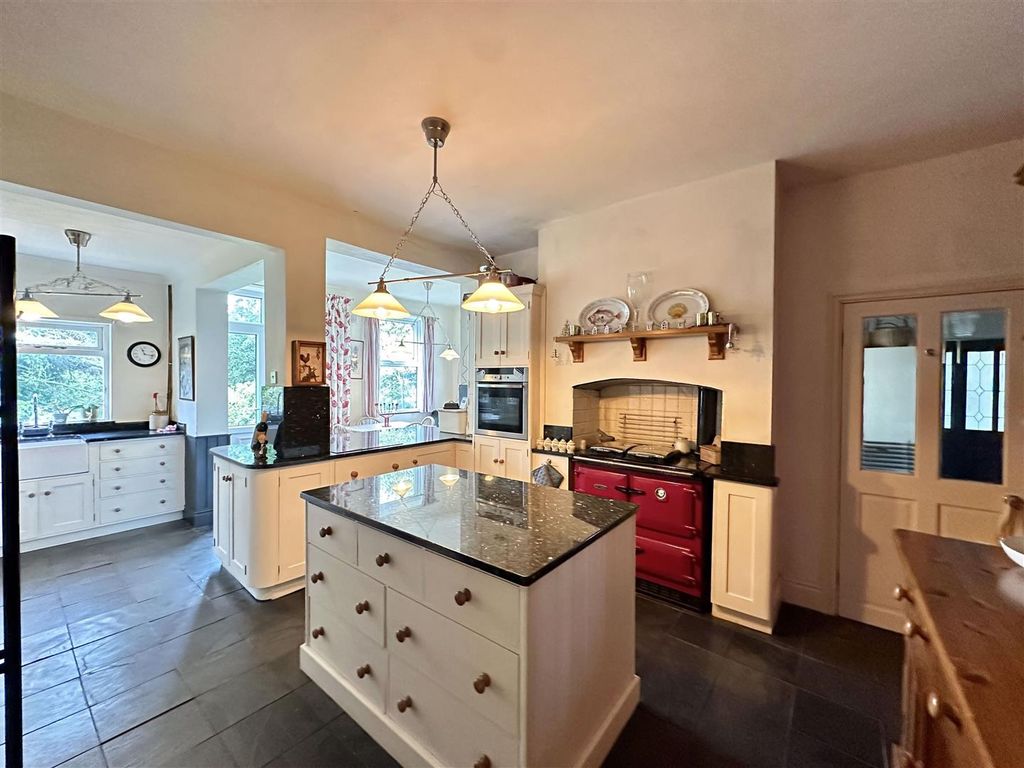 Property photo 3 of 33