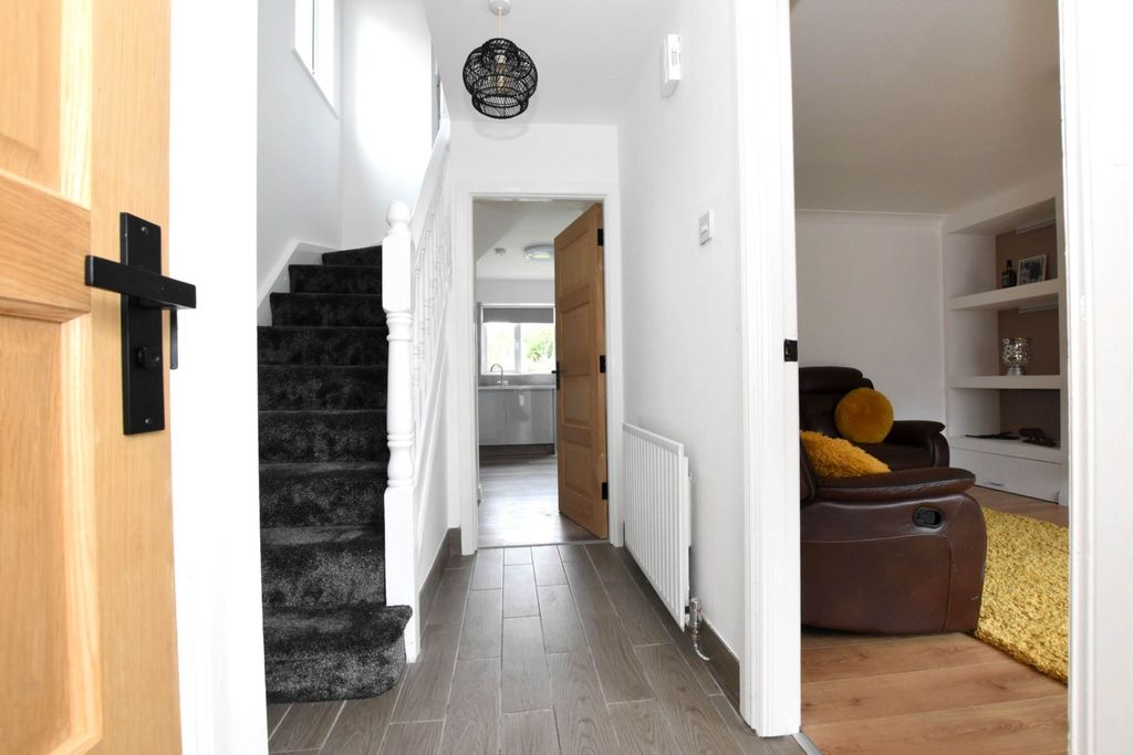 Property photo 2 of 23