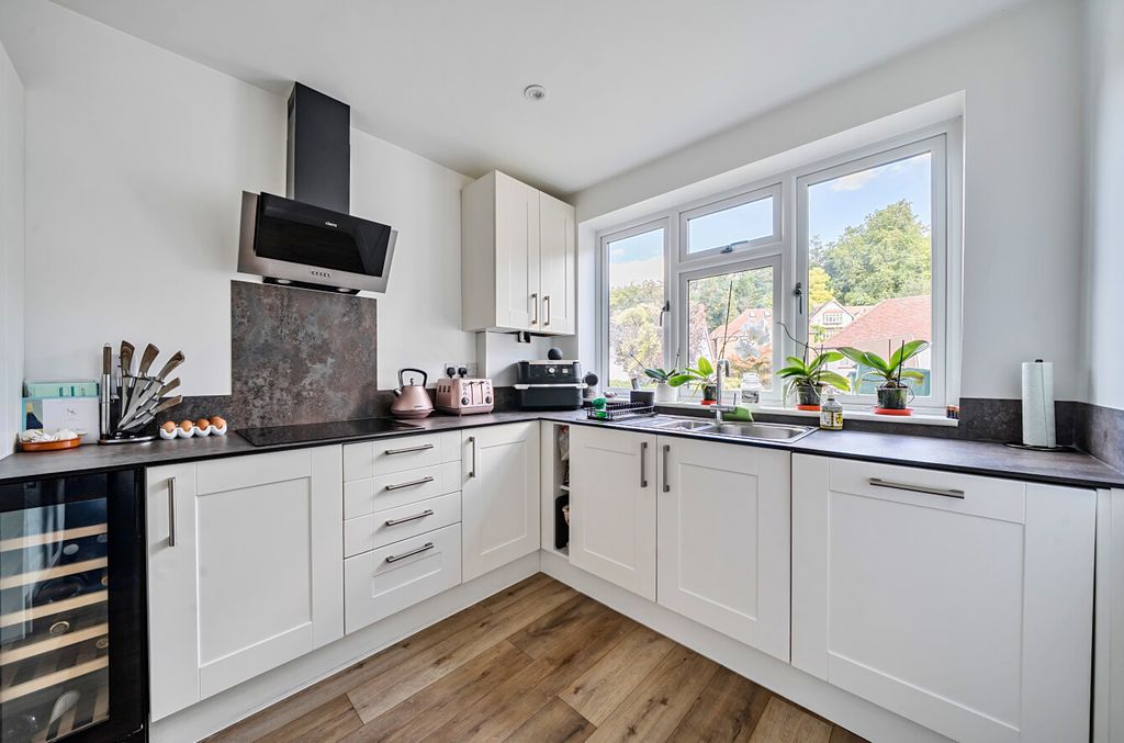 Property photo 1 of 19 1344696-11-68Bad0...