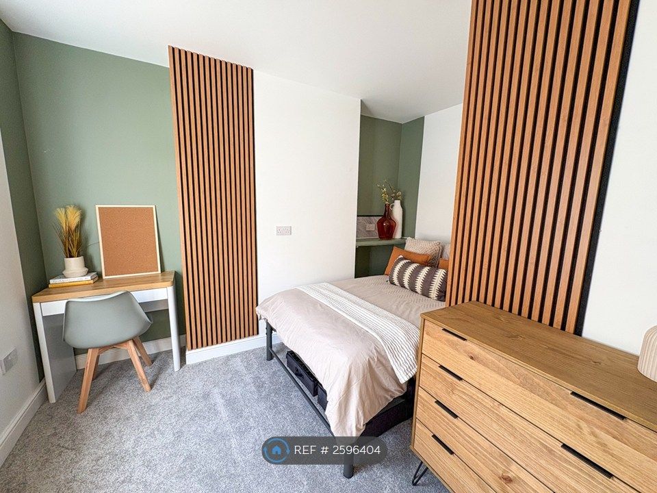 Property photo 3 of 34 Bedroom 1