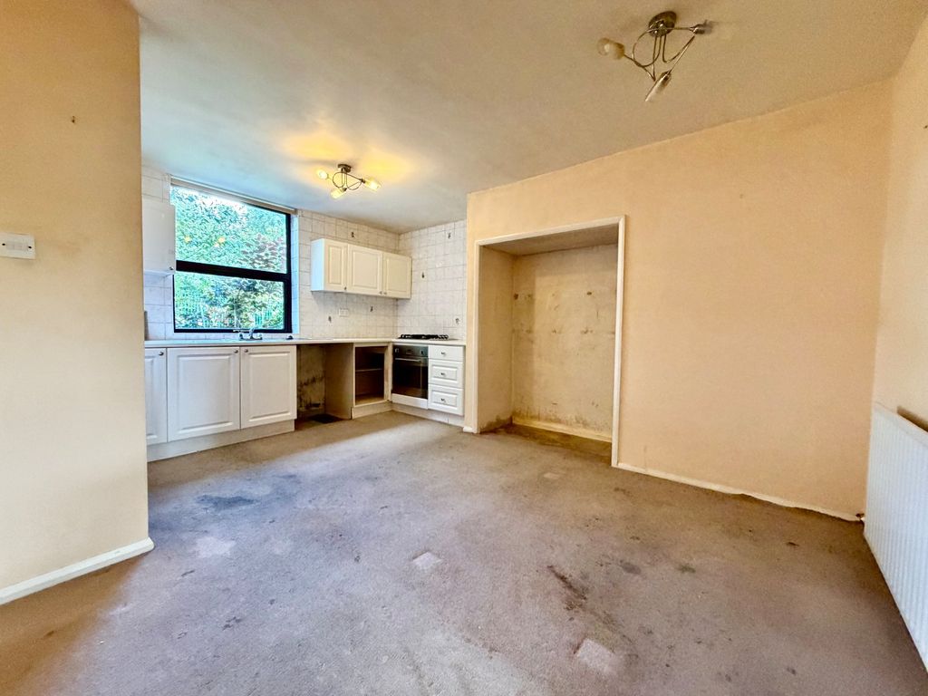 Property photo 2 of 12 Kitchen