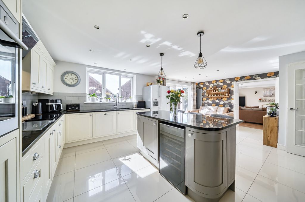 Property photo 2 of 20 14512601769F233d7c9d94
