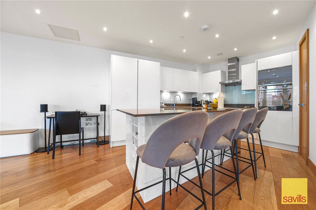 Property photo 3 of 19 Kitchen