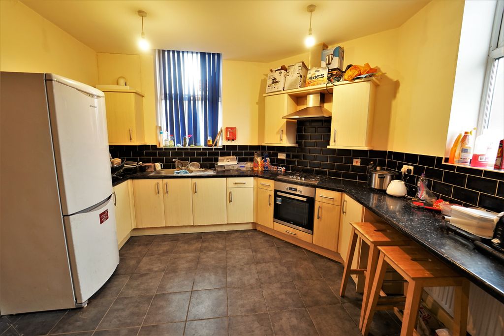 Property photo 2 of 9 Kitchen