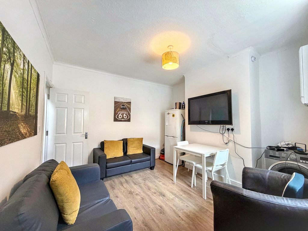 Property photo 3 of 9 Communal Lounge