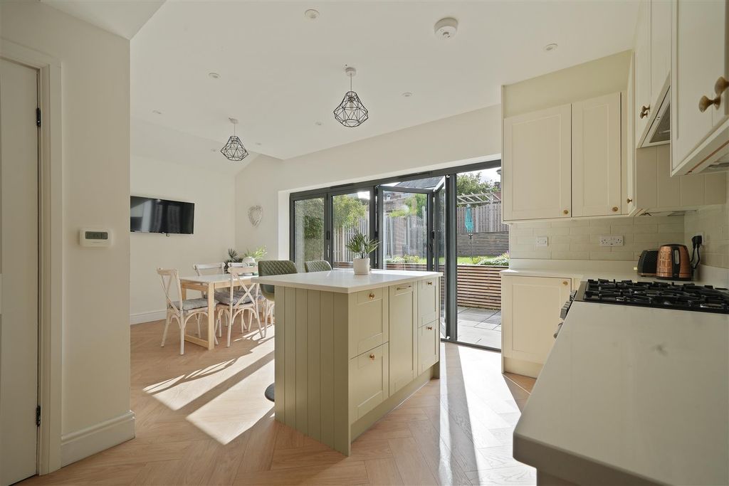 Property photo 3 of 34 Dining Kitchen