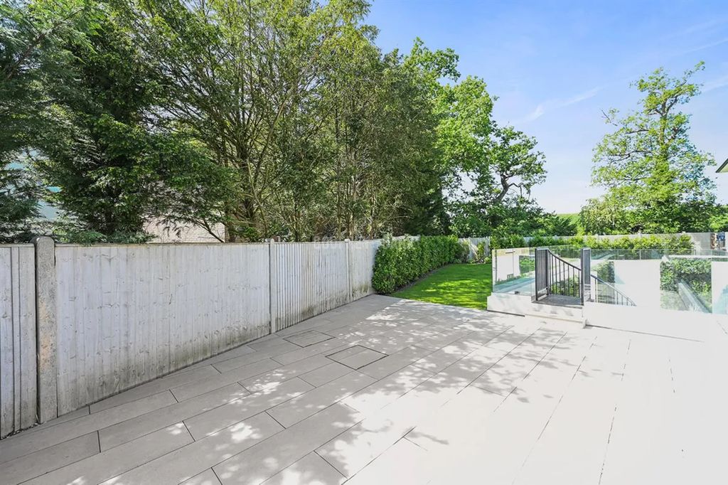 Additional image 21 of 3 bed flat to rentBushey Heath, Bushey WD23