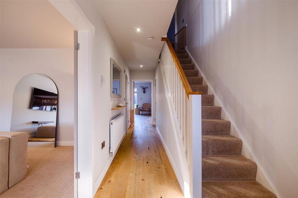 Property photo 2 of 40 Fradley C2C-4.Jpg