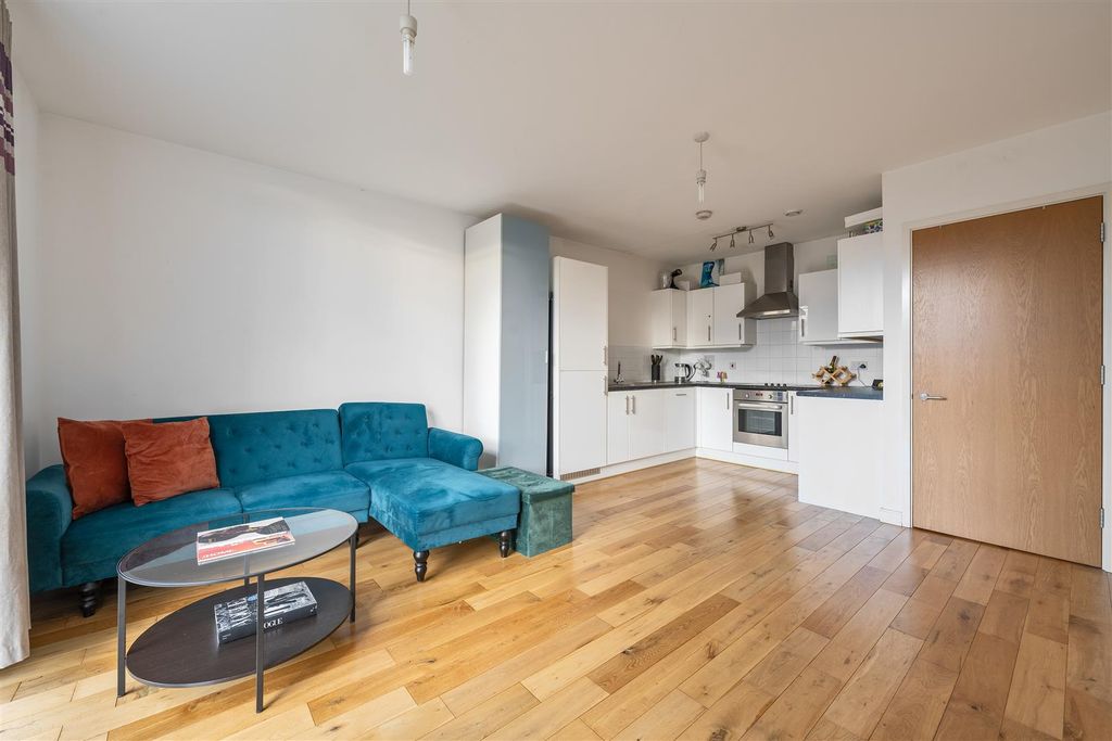 Property photo 1 of 13 Repton House E4