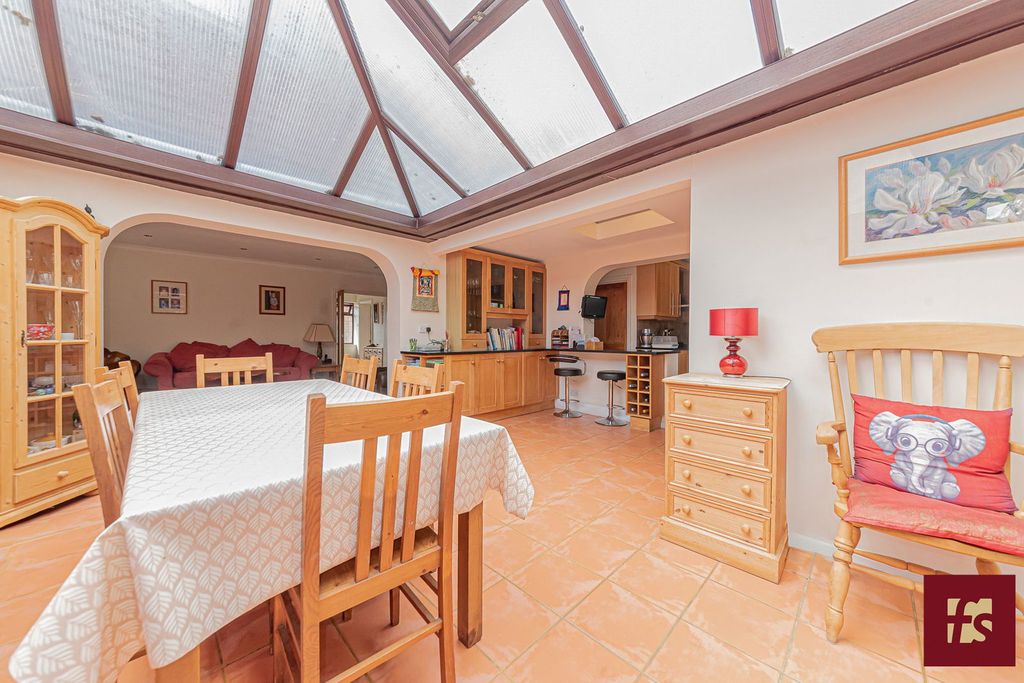 Property photo 2 of 30