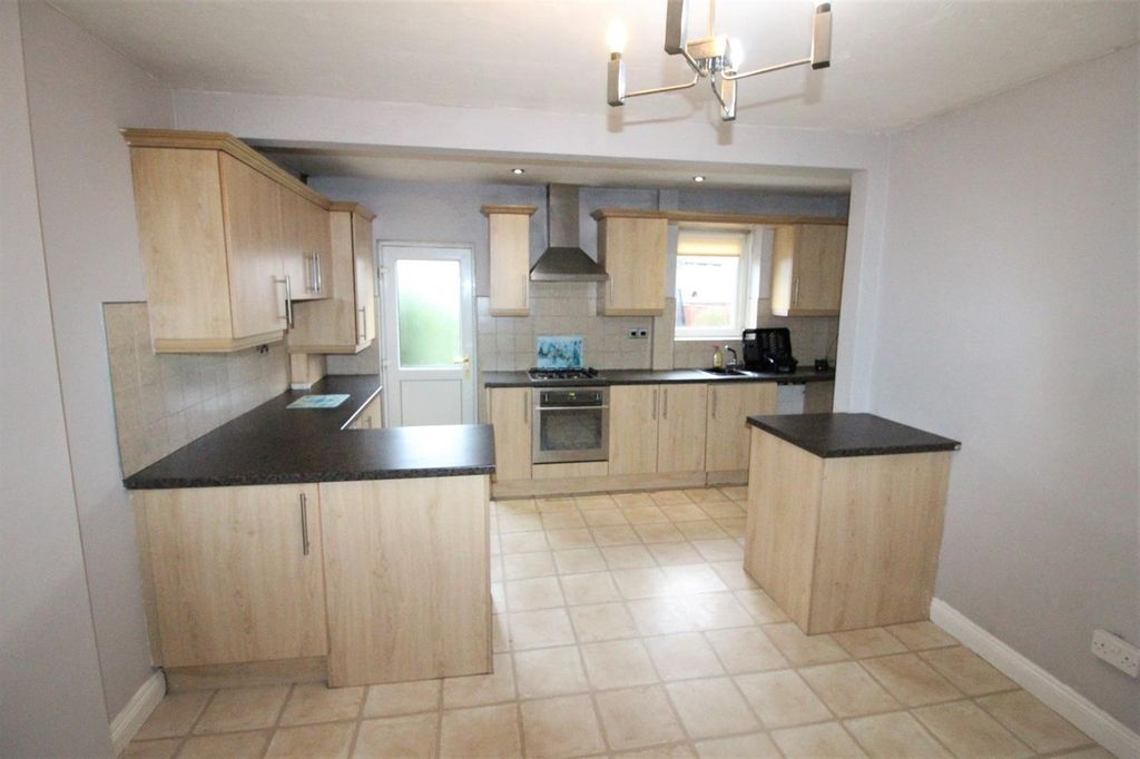 Property photo 2 of 11 Kit1.Jpg