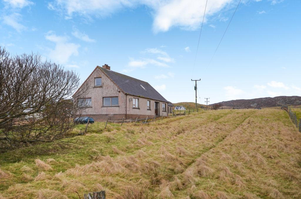 Property photo 1 of 22 16A Breasclete