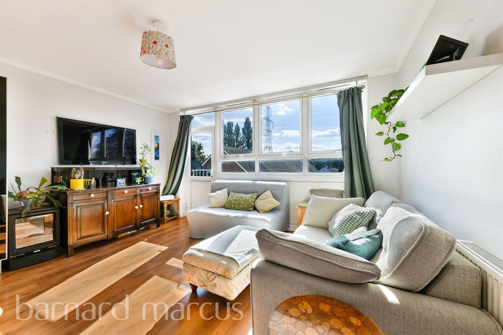 Property photo 3 of 9