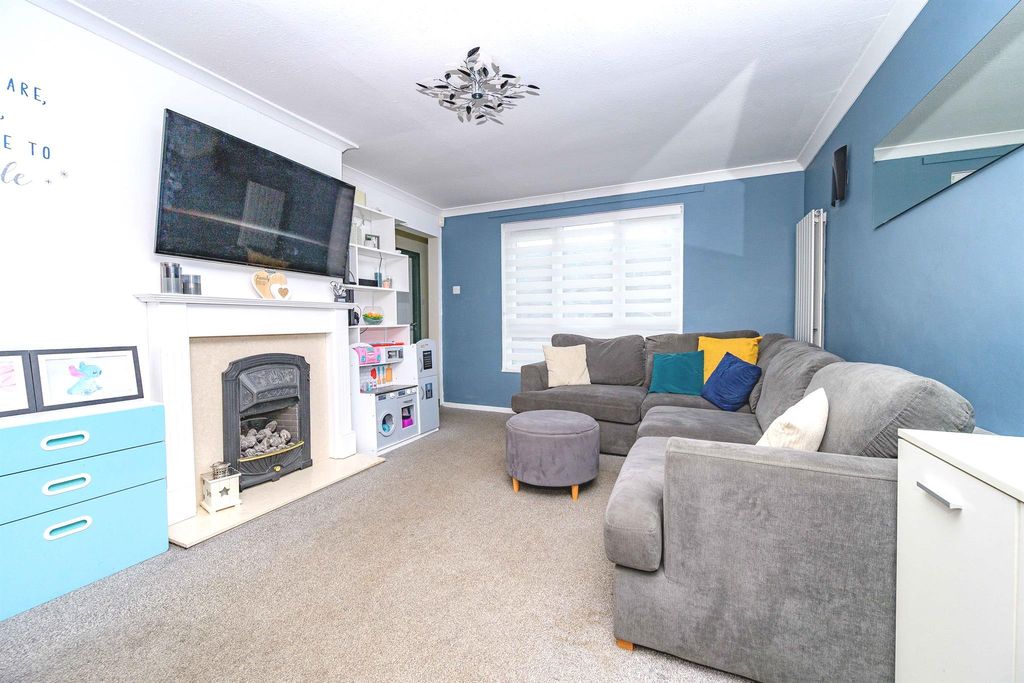 Property photo 3 of 17