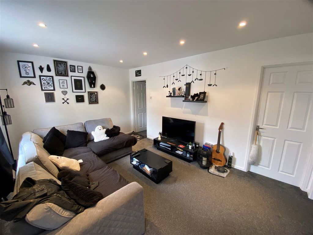 Property photo 3 of 7 Lounge.Jpg