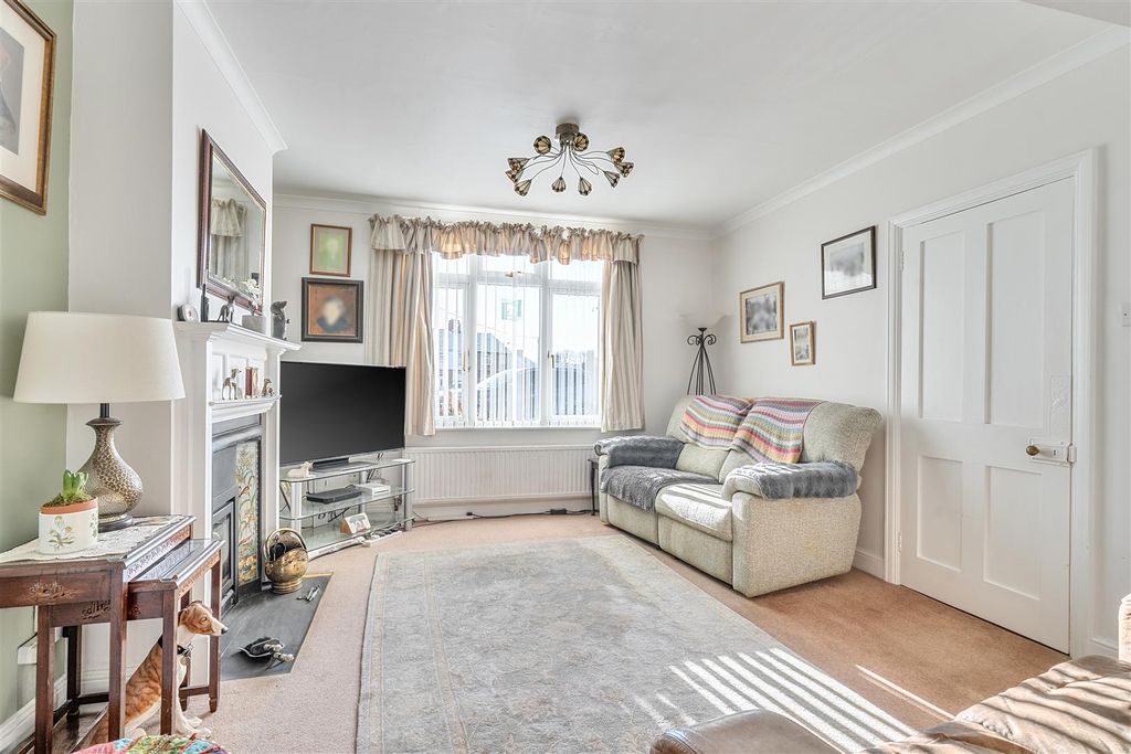 Property photo 3 of 23 1385699-5-695Bab0138Fc6.Jpg