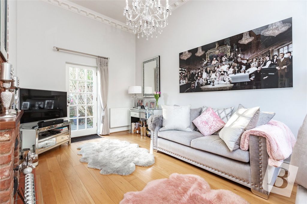 Property photo 2 of 29 Lounge Area