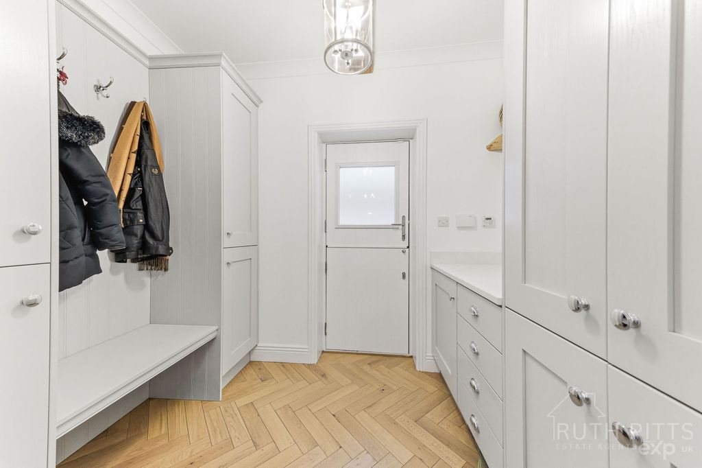 Property photo 3 of 61