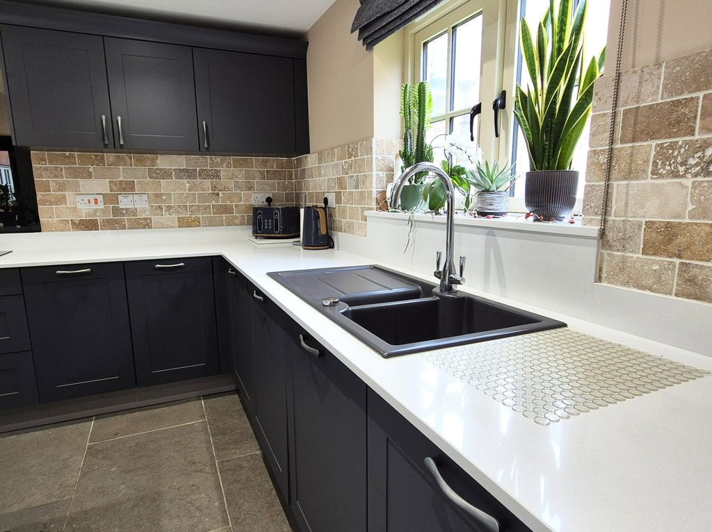 Property photo 3 of 28