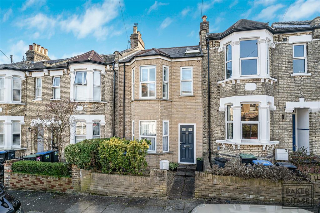 Property photo 1 of 26 Front Garden