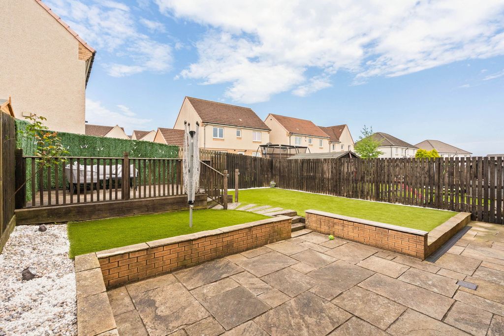 Property photo 3 of 33