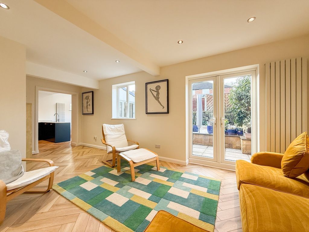 Property photo 2 of 31