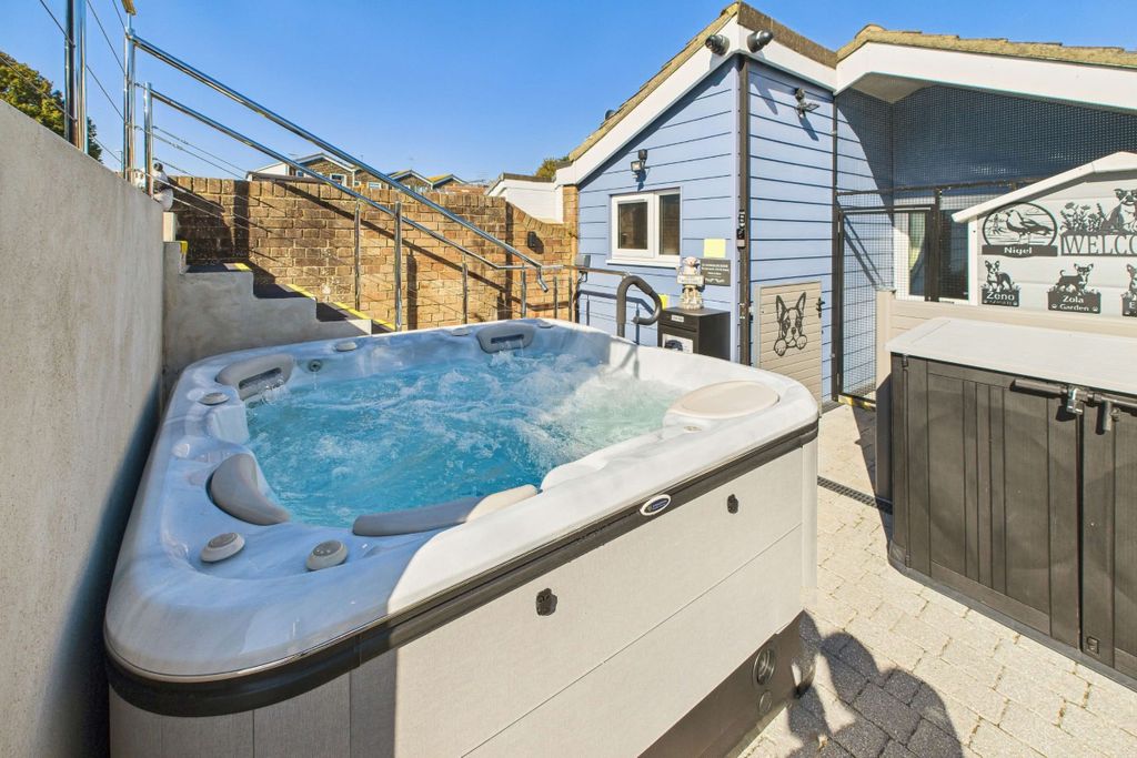 Property photo 3 of 21