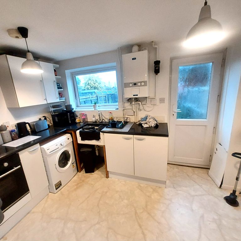 Property photo 3 of 8 Kitchen