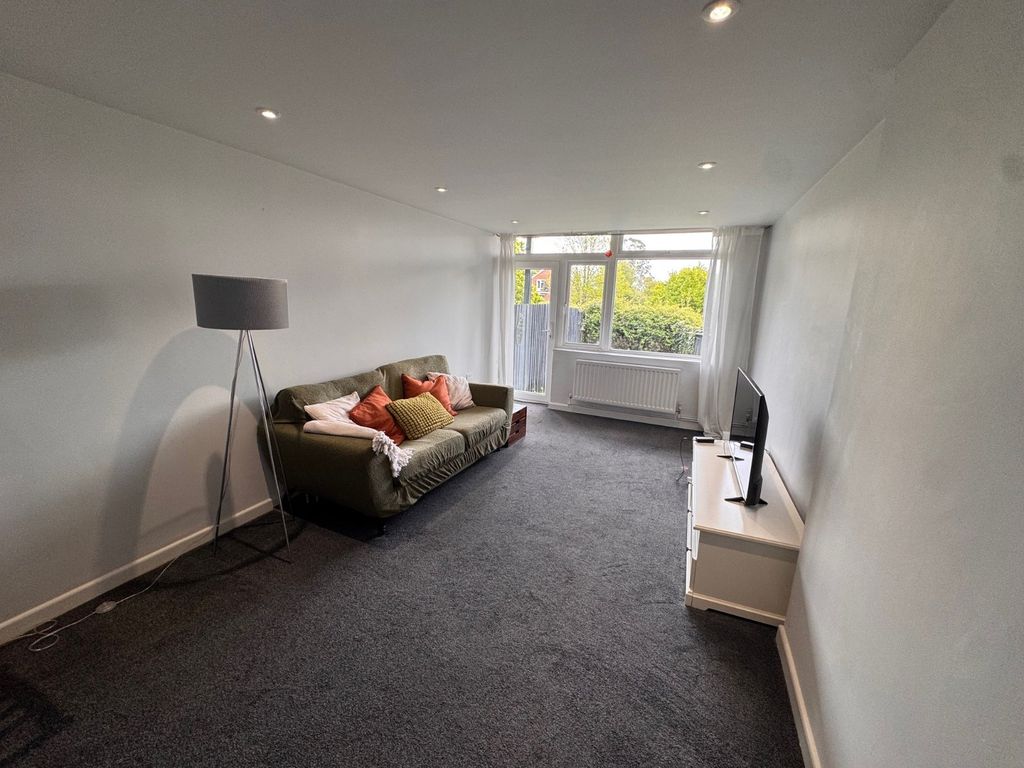 Property photo 2 of 12 Picture No. 15