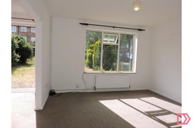 Property photo 3 of 10 Living Room Pic 3.Jp