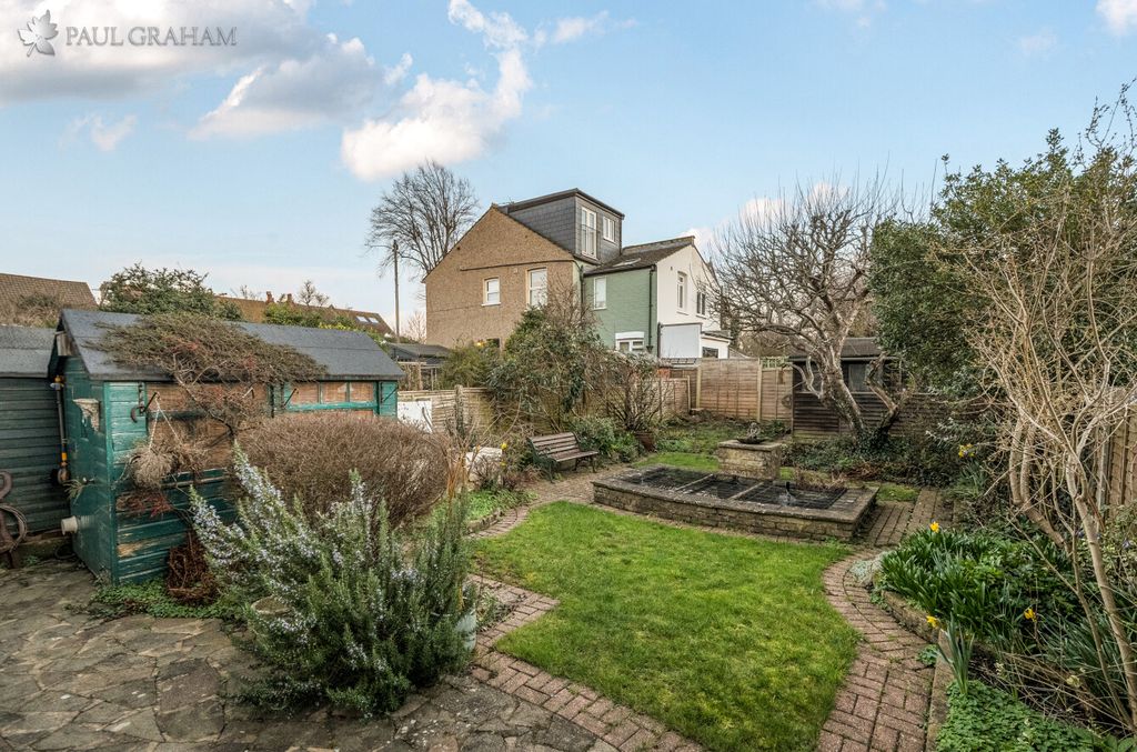 Property photo 3 of 19 05531B4B-53B9-4469-9963-Eb5050584488