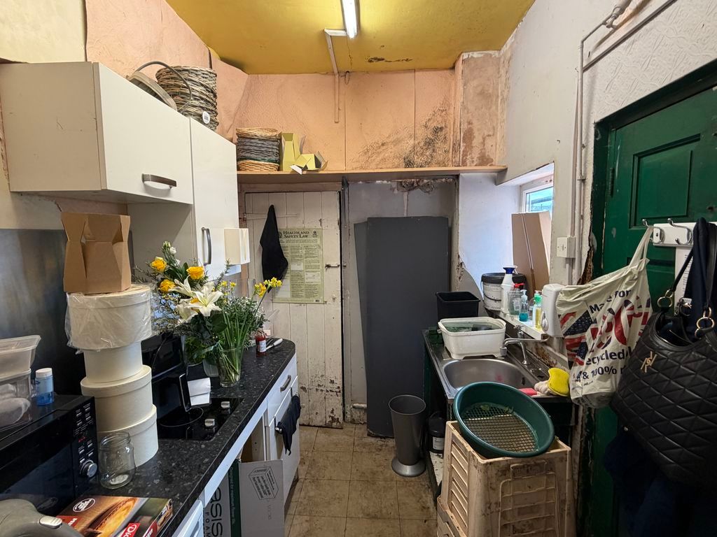 Property photo 3 of 6 Photo 6