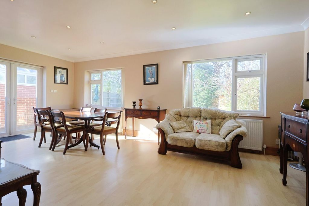 Property photo 2 of 15 Sitting/Dining Room