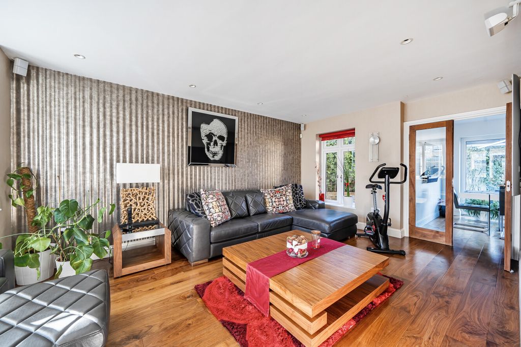 Property photo 3 of 24 1411026-15-6992F5...