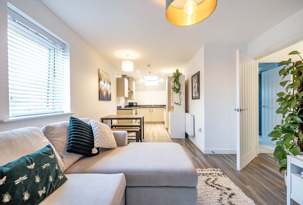 Property photo 3 of 13 1356916-6-68d1A19...