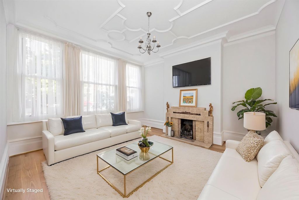 Property photo 2 of 32 Ditchling-Road-212-011 - Living Room - Luxury - 9.