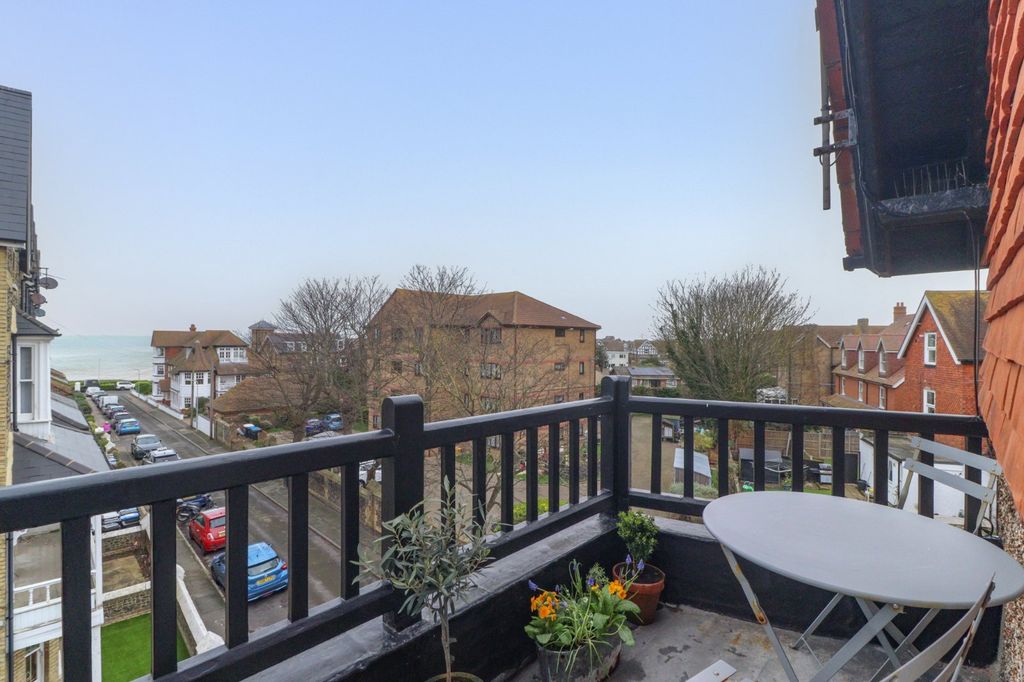 Property photo 2 of 17 Picture 2