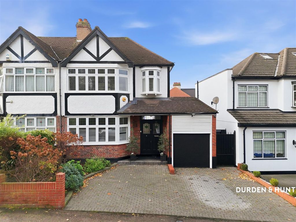 Property photo 1 of 29 Roding Lane North