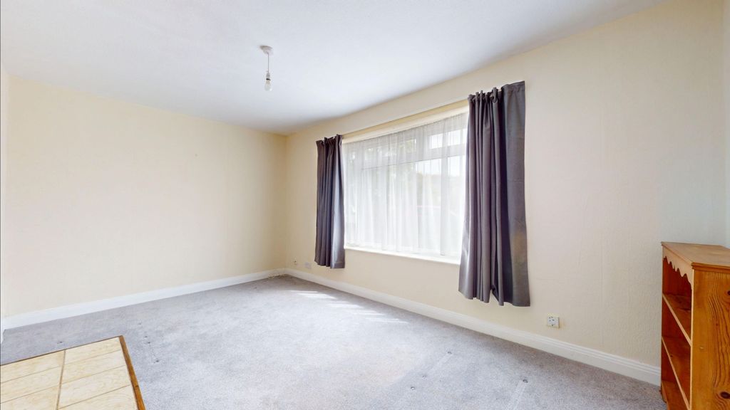 Property photo 3 of 12 Flat 20, Benfield Court, Old Shoreham Road, Portslade, Brighton, Bn41 1Xt