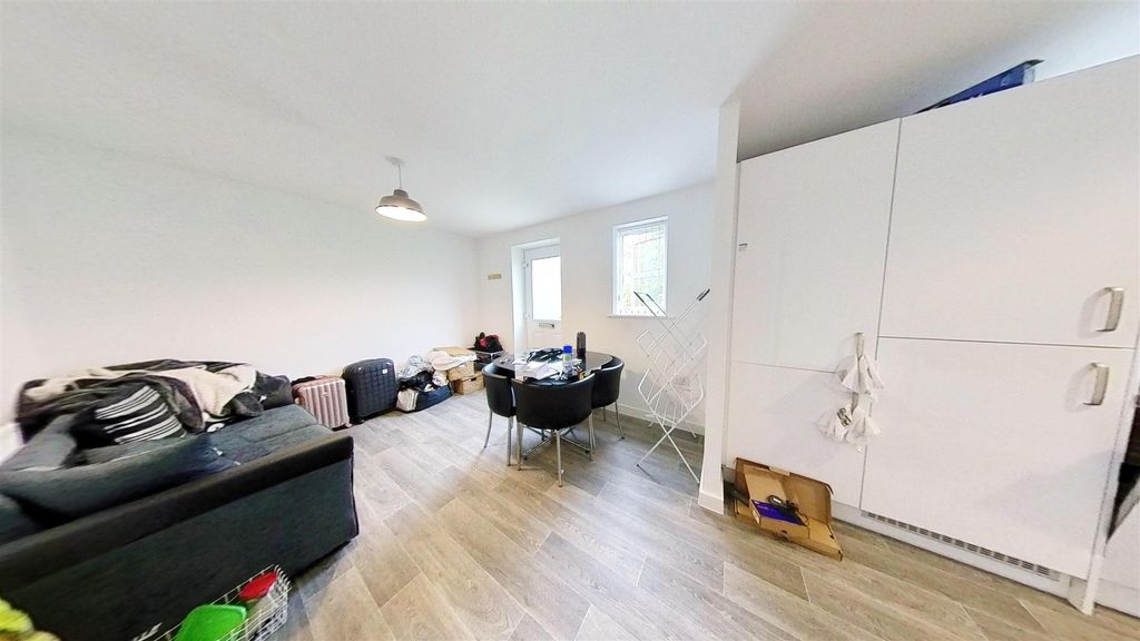 Property photo 2 of 6 2-Bowthorpe-Court-09