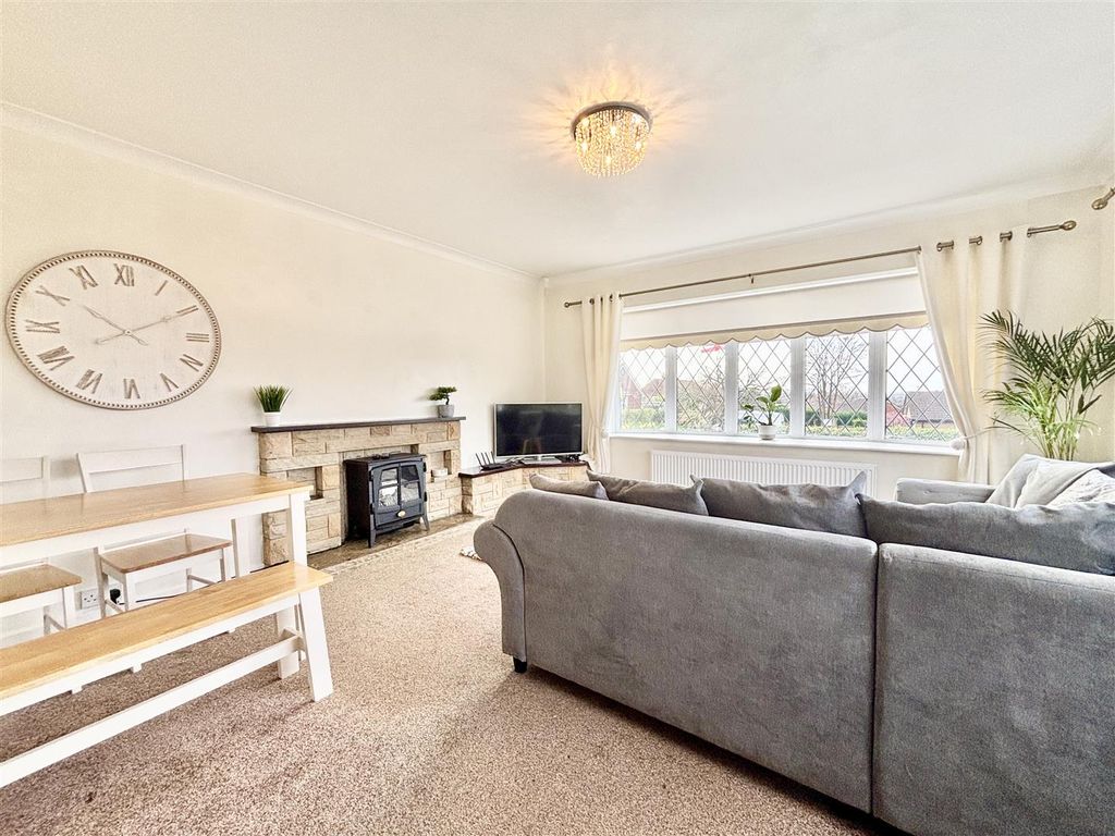 Property photo 2 of 25