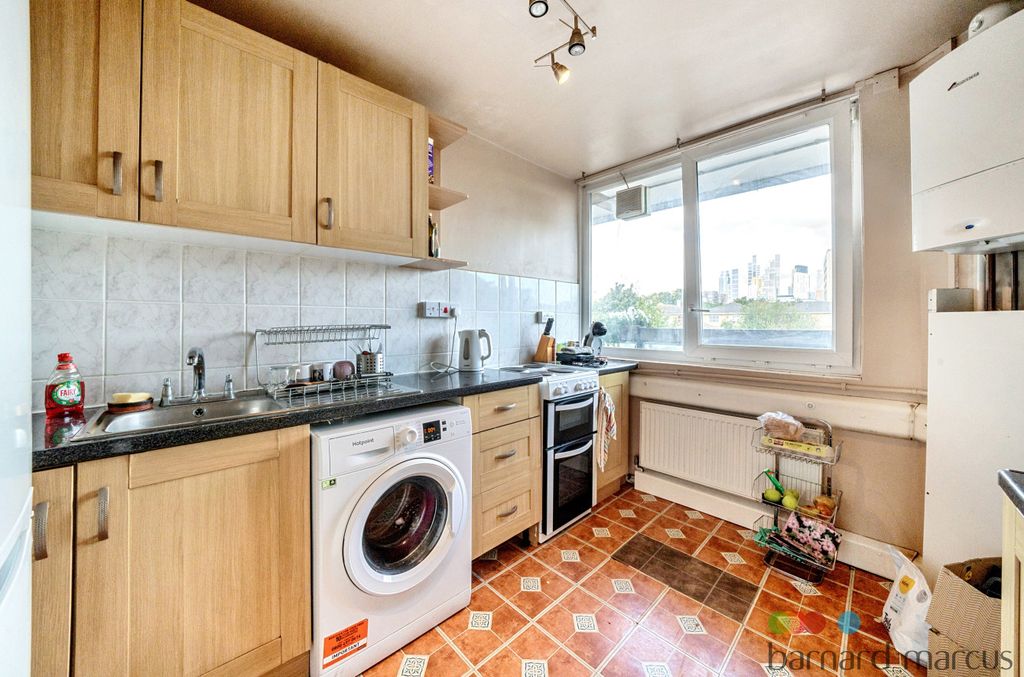 Property photo 2 of 9 Kitchen