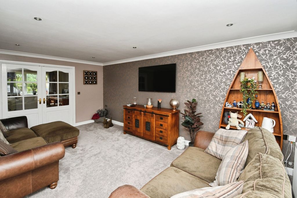 Property photo 2 of 20 Lounge