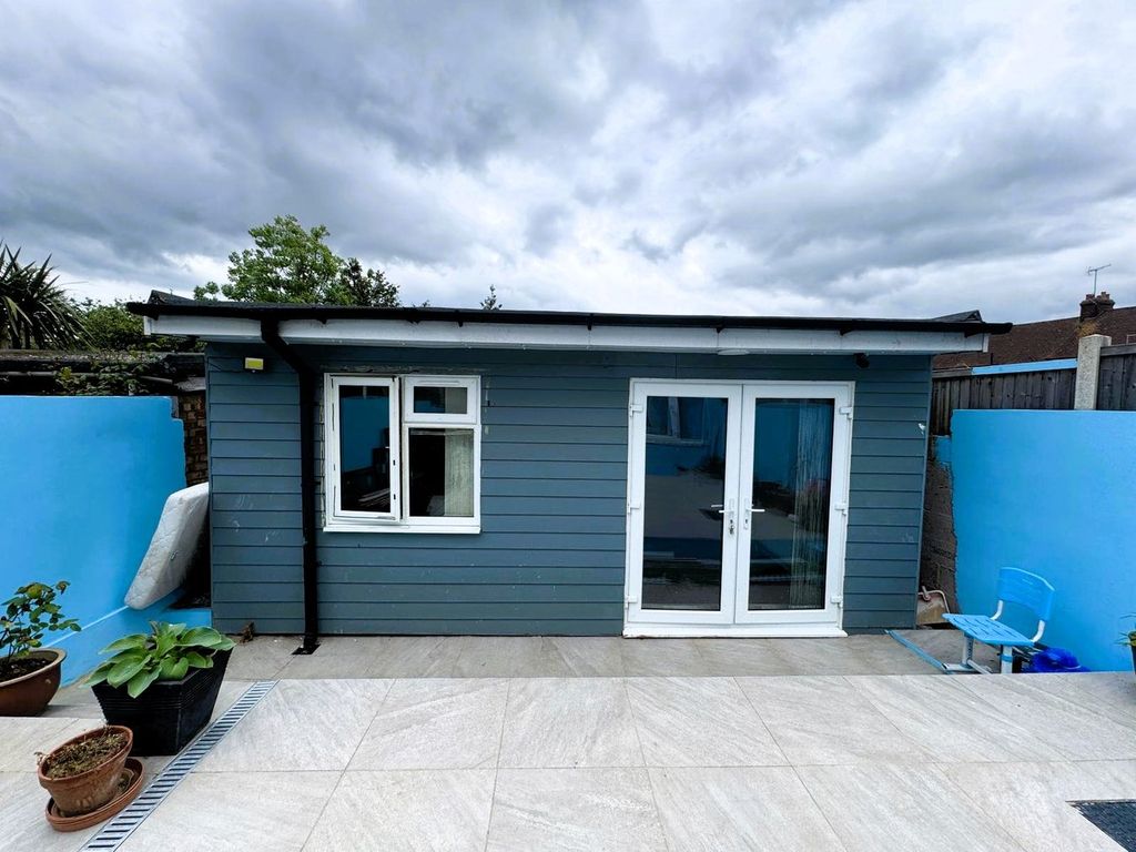 Property photo 1 of 7 Front