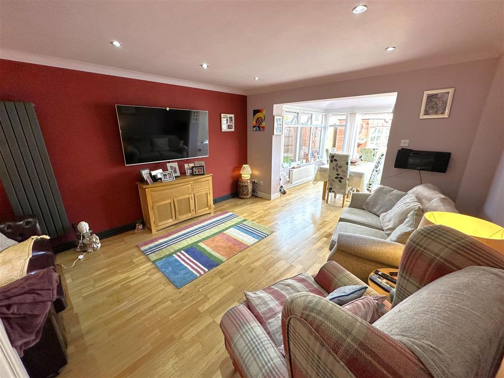 Property photo 2 of 16 Large Living Room Into Dining Room 313